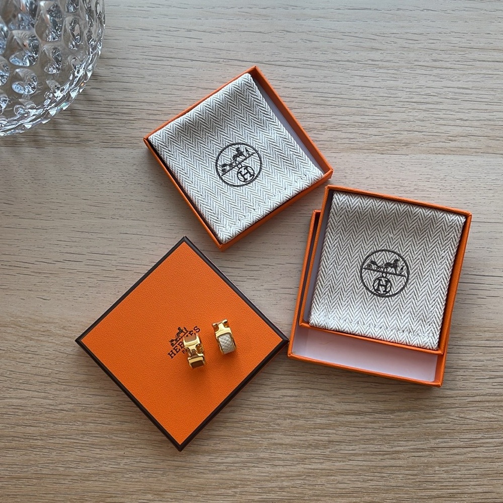 💯 Authentic Hermes OLYMPE EAR CUFF - GOLD-                  

** NEW ** - Picture 2 of 8